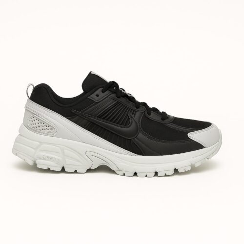 Nike zoom vomero roam black white
