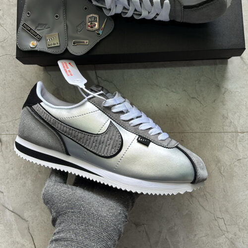 Nike Cortez petal bar