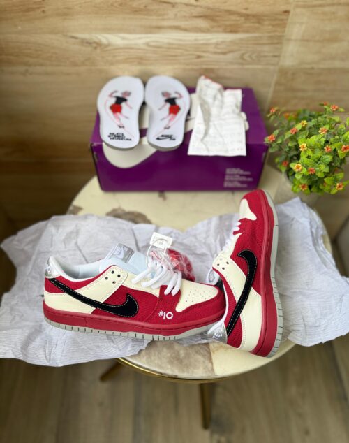 NIKE SB DUNK  SKATEBOARD LOW ROLLER DERBY