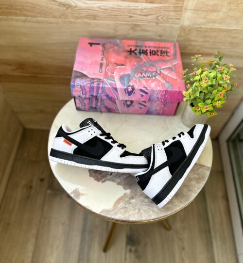 NIKE SB DUNK TIGHTBOOTH EDTN