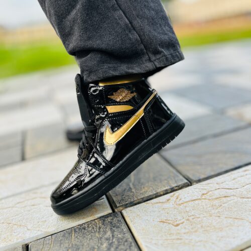 Air Jordan mid gold black